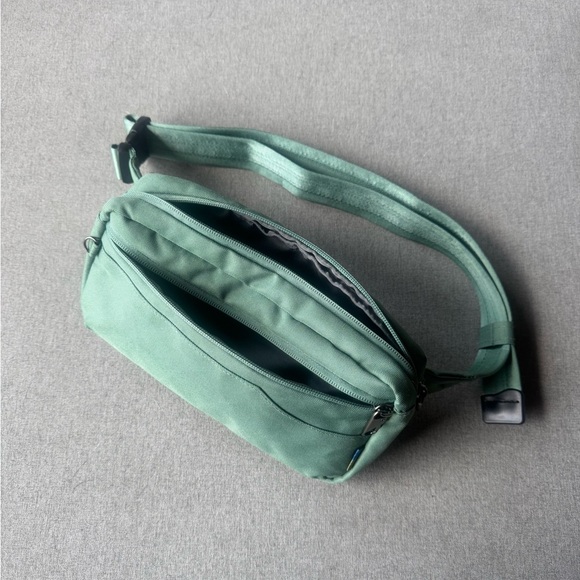 Open Story Anti Theft Green Crossbody Fanny Pack Travel Bag - Picture 4 of 8